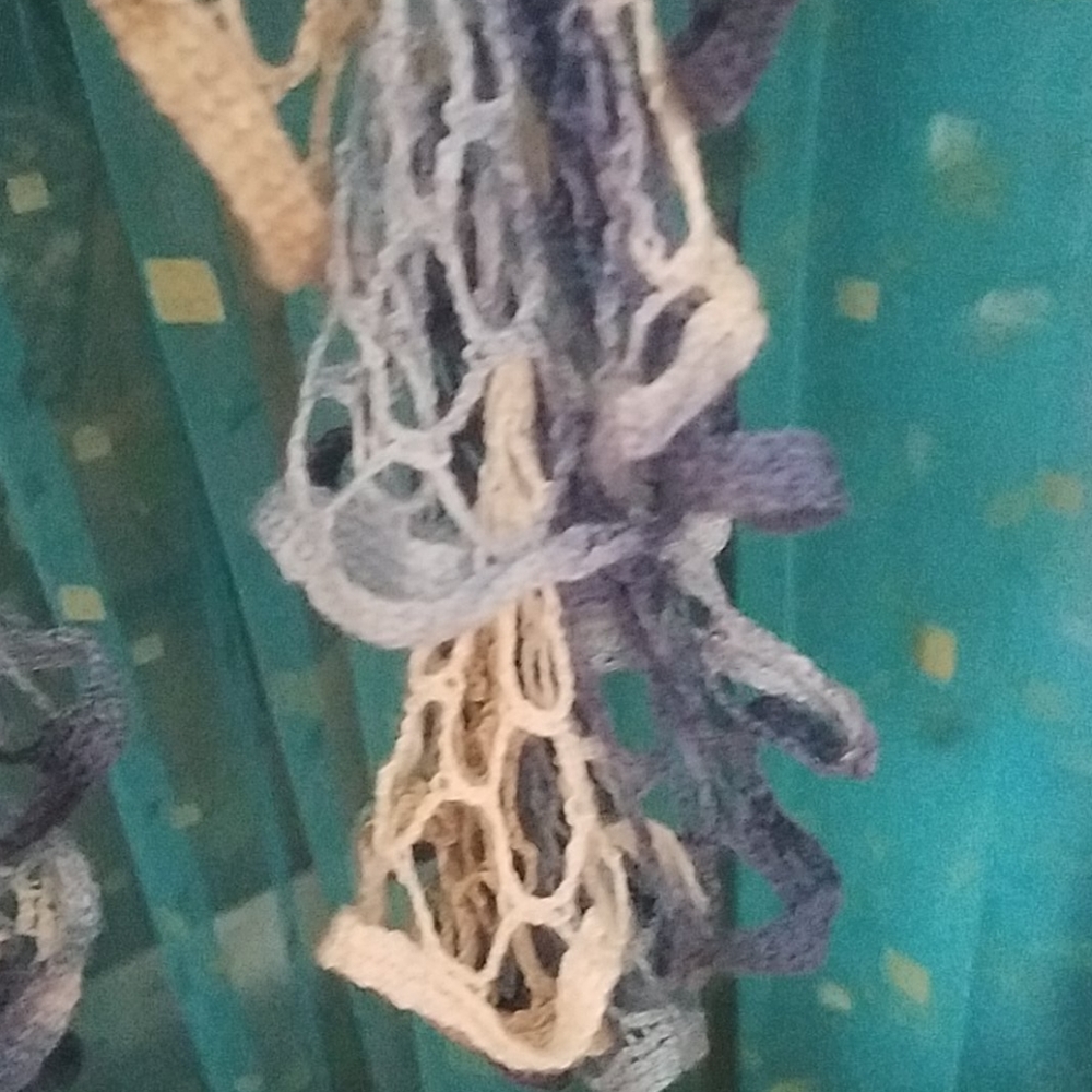 Handmade scarf - Picture 7 of 7